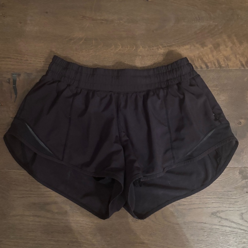 Lululemon hotty hot shorts black size 6
